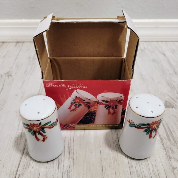 Poinsettia & Ribbons Salt & Pepper Porcelain Shaker Set 3.5" Tall VTG Christmas - Picture 11 of 16